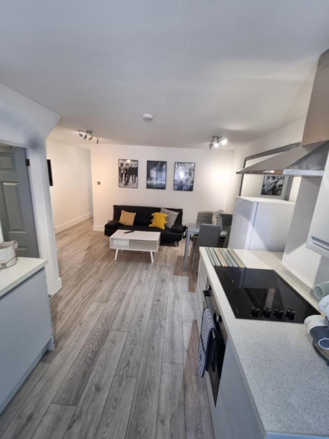 Entire With Sun Filled Private Garden Appartement *